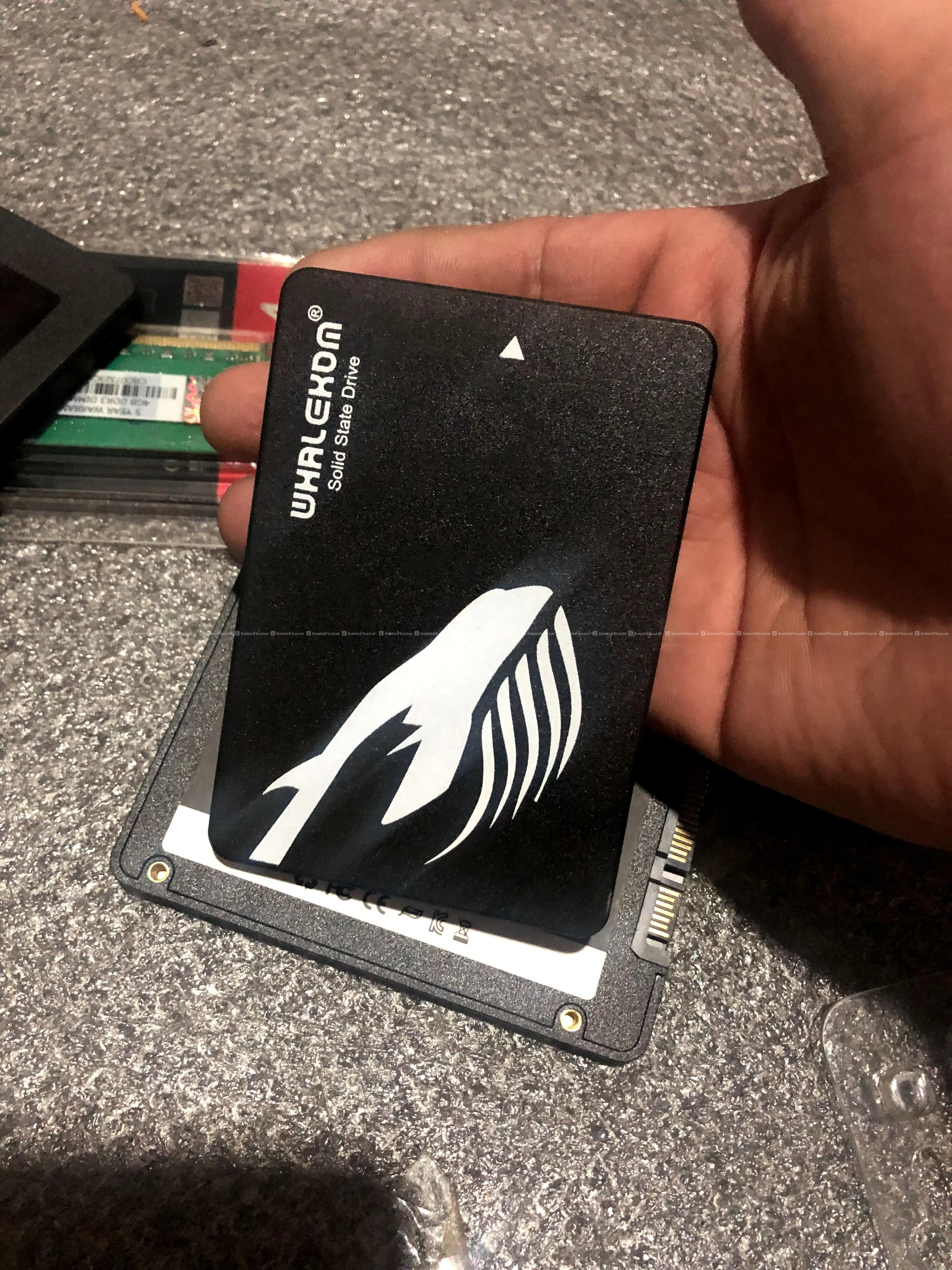 256 GB SSD 4