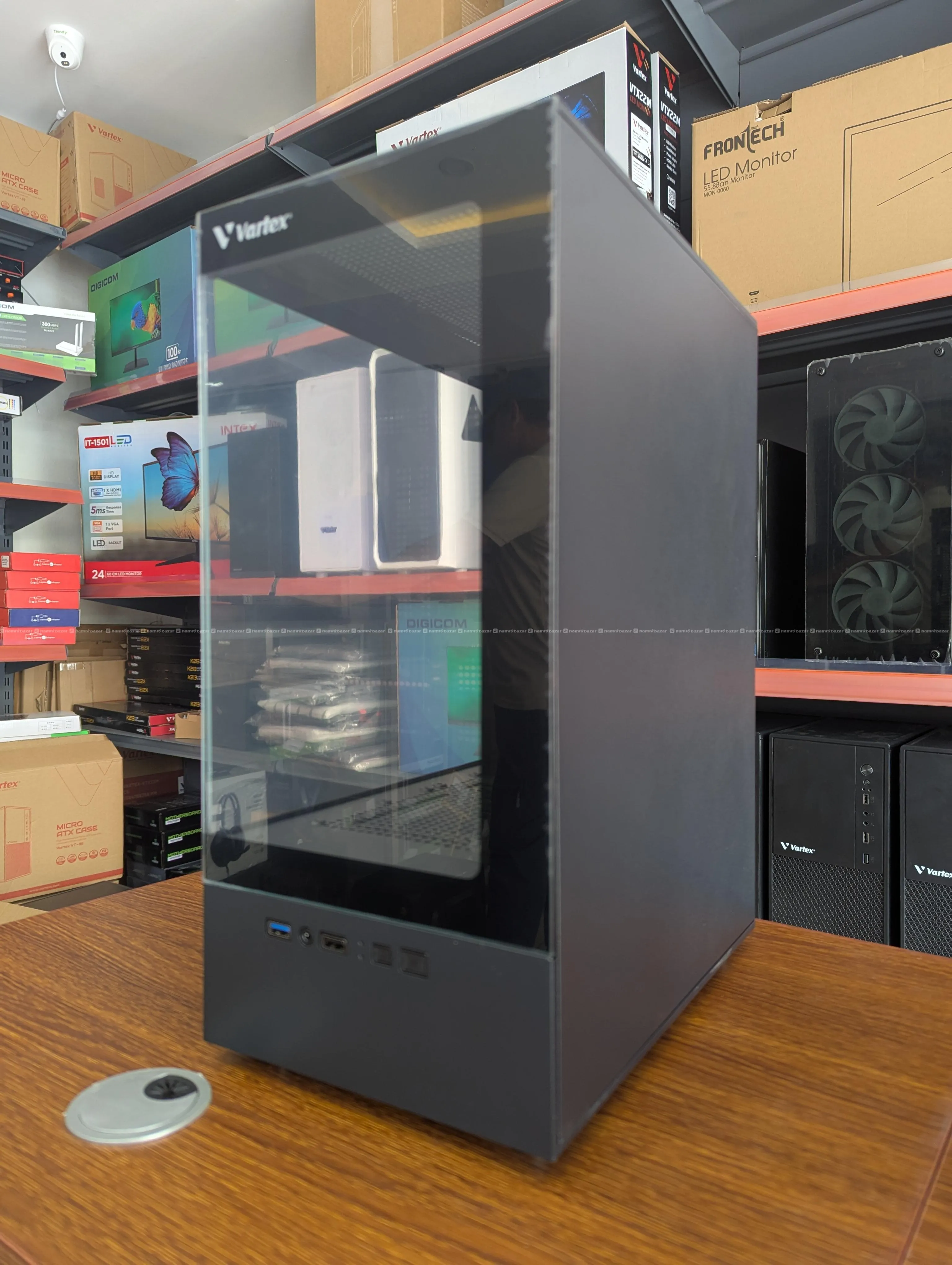 Vartex VT-70 Fishtank Gaming Cabinet – 3 RGB Fans 4