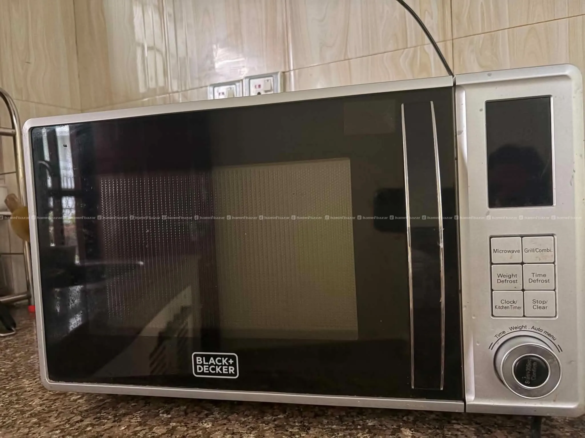 Black + Decker 23L microwave with grill 3