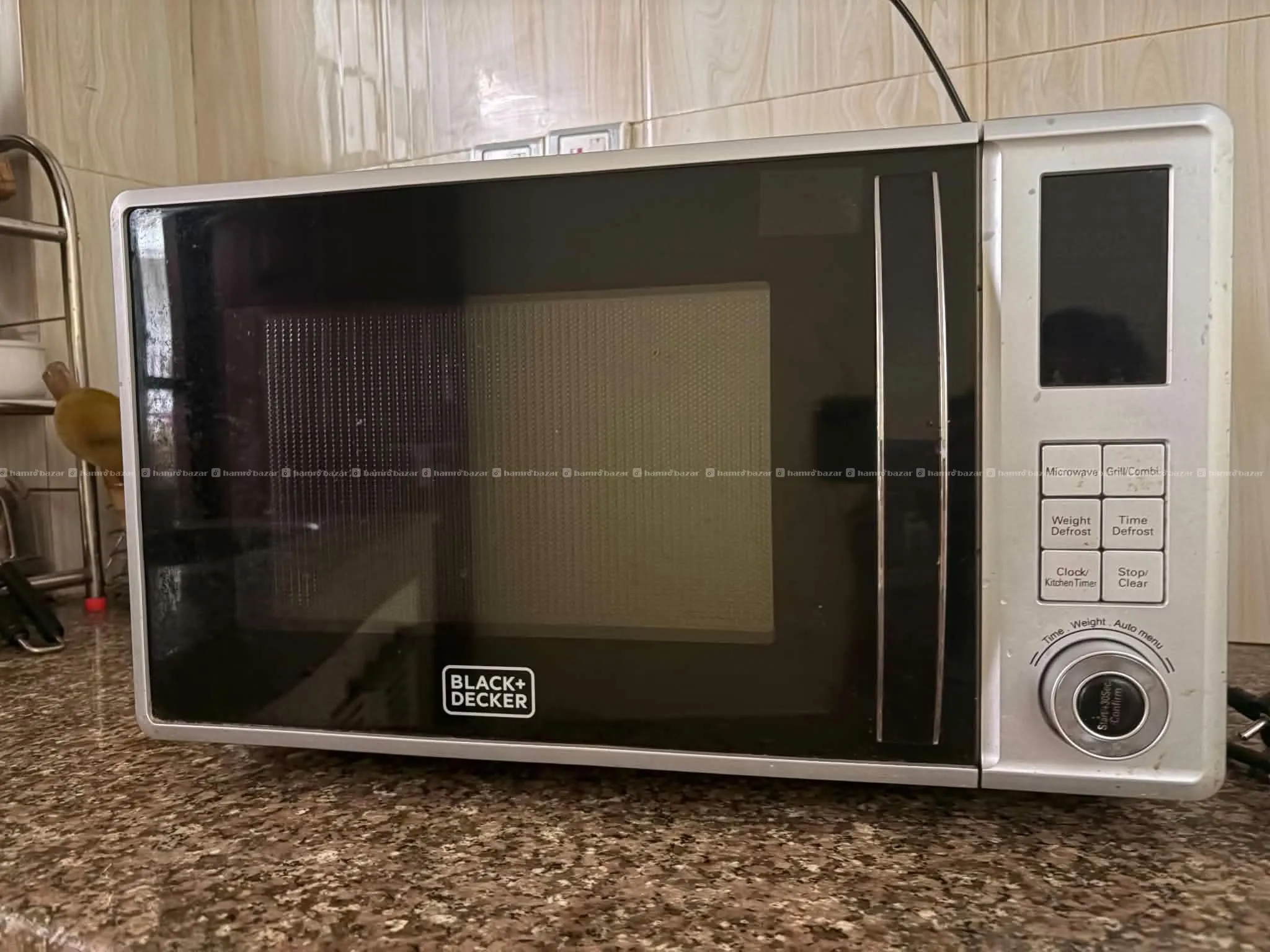 Black + Decker 23L microwave with grill 2