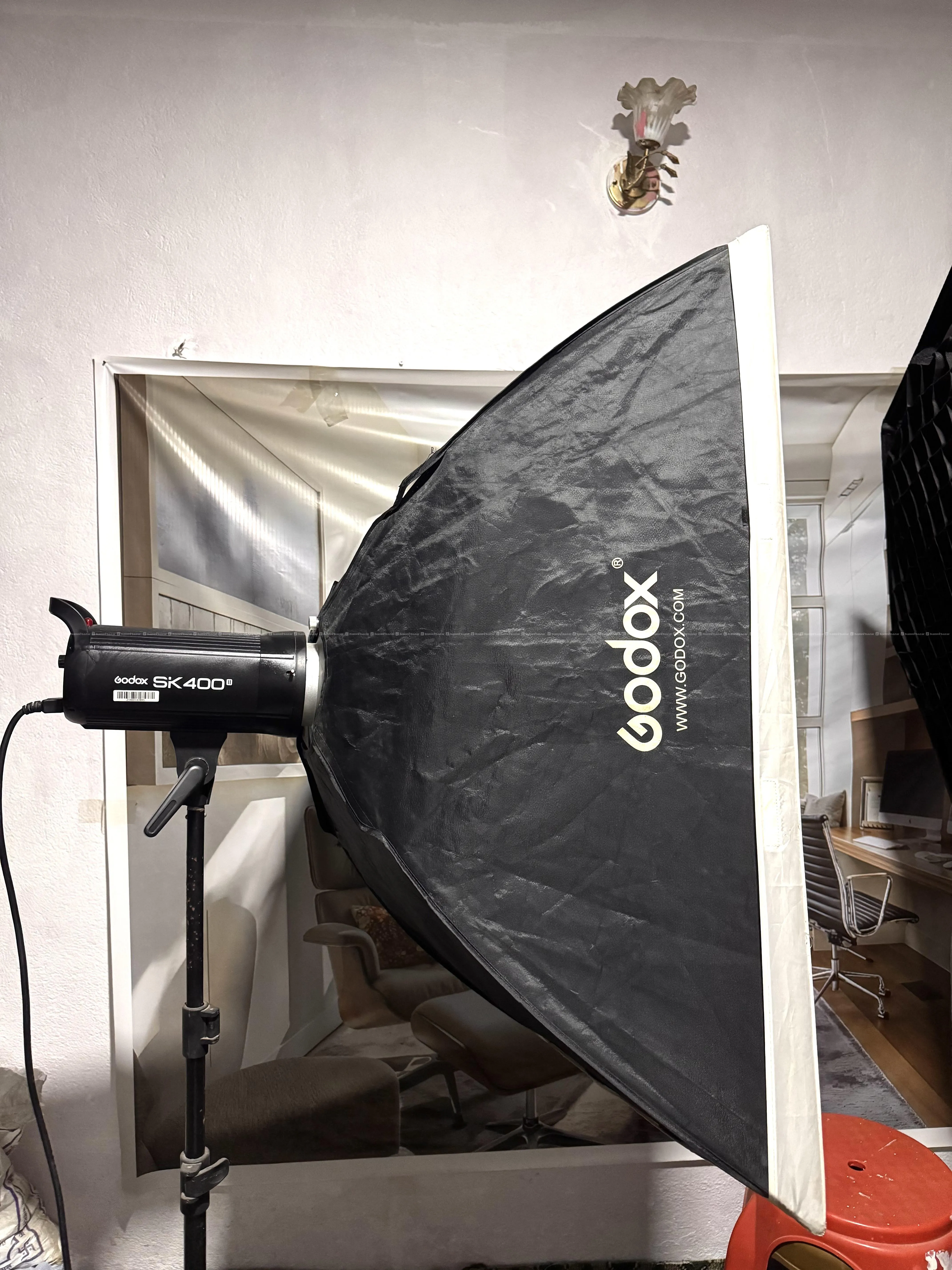 studio light Sk400ii with softbox stand 3