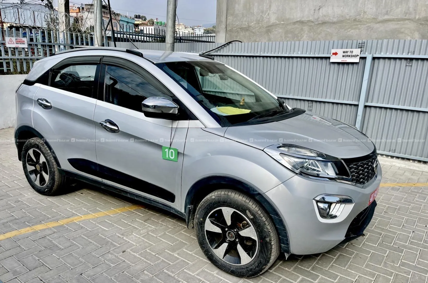 Tata Nexon XT Petrol 2018 @ 25,49,000/- 4