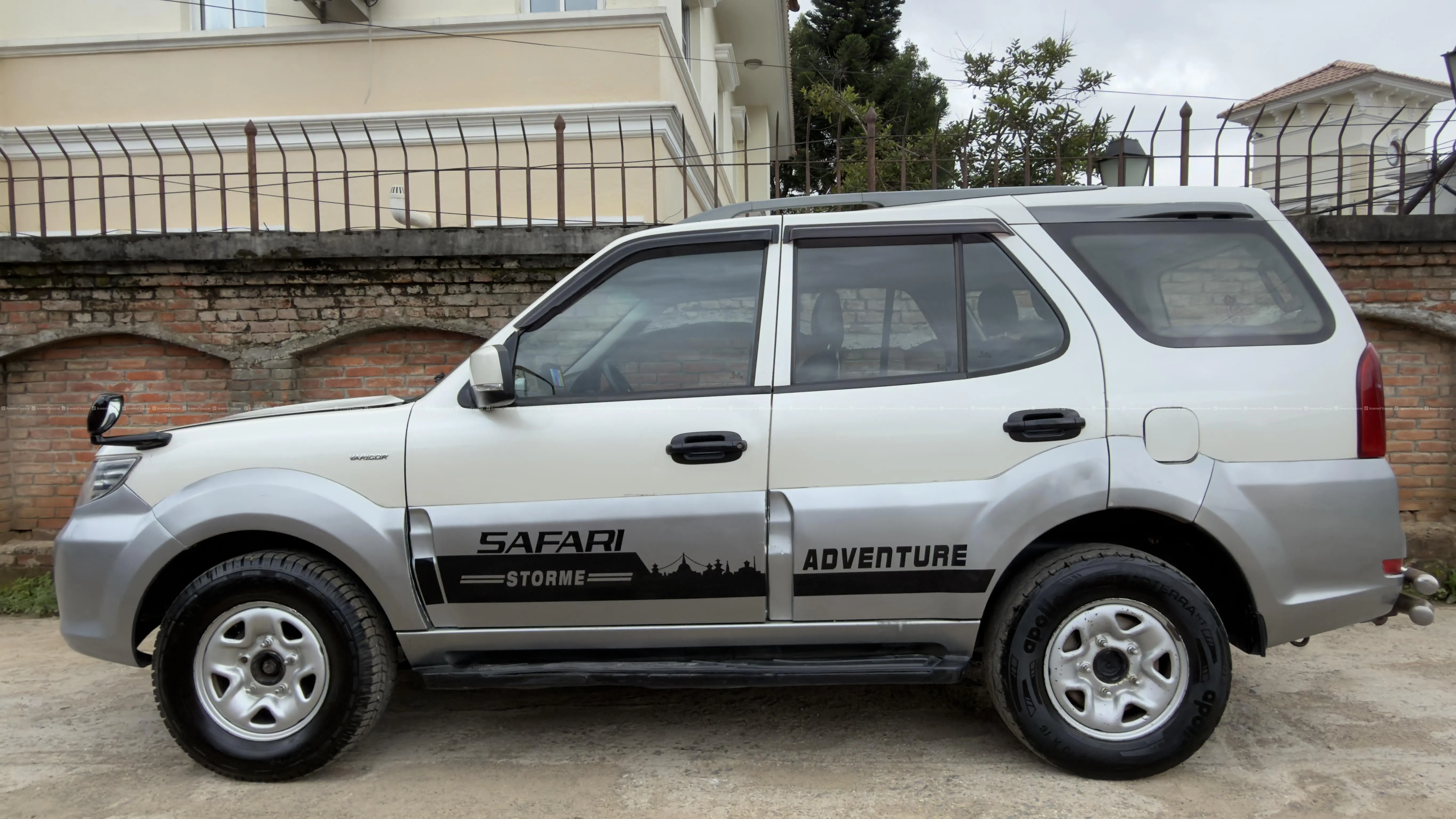 TATA STROME LX FULL OPTION 7SEATER JEEP 7