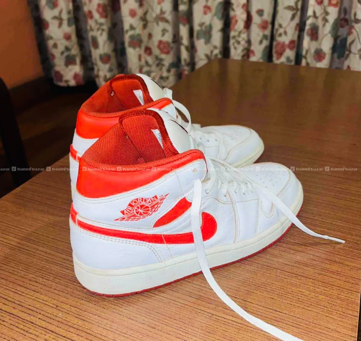 Air Jordan 1 Mid SE Dune Red – US 9 6
