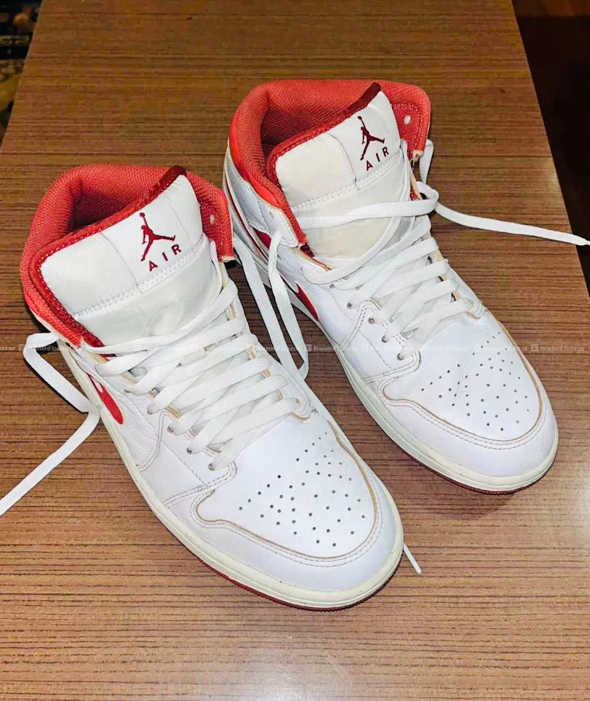 Air Jordan 1 Mid SE Dune Red – US 9 5