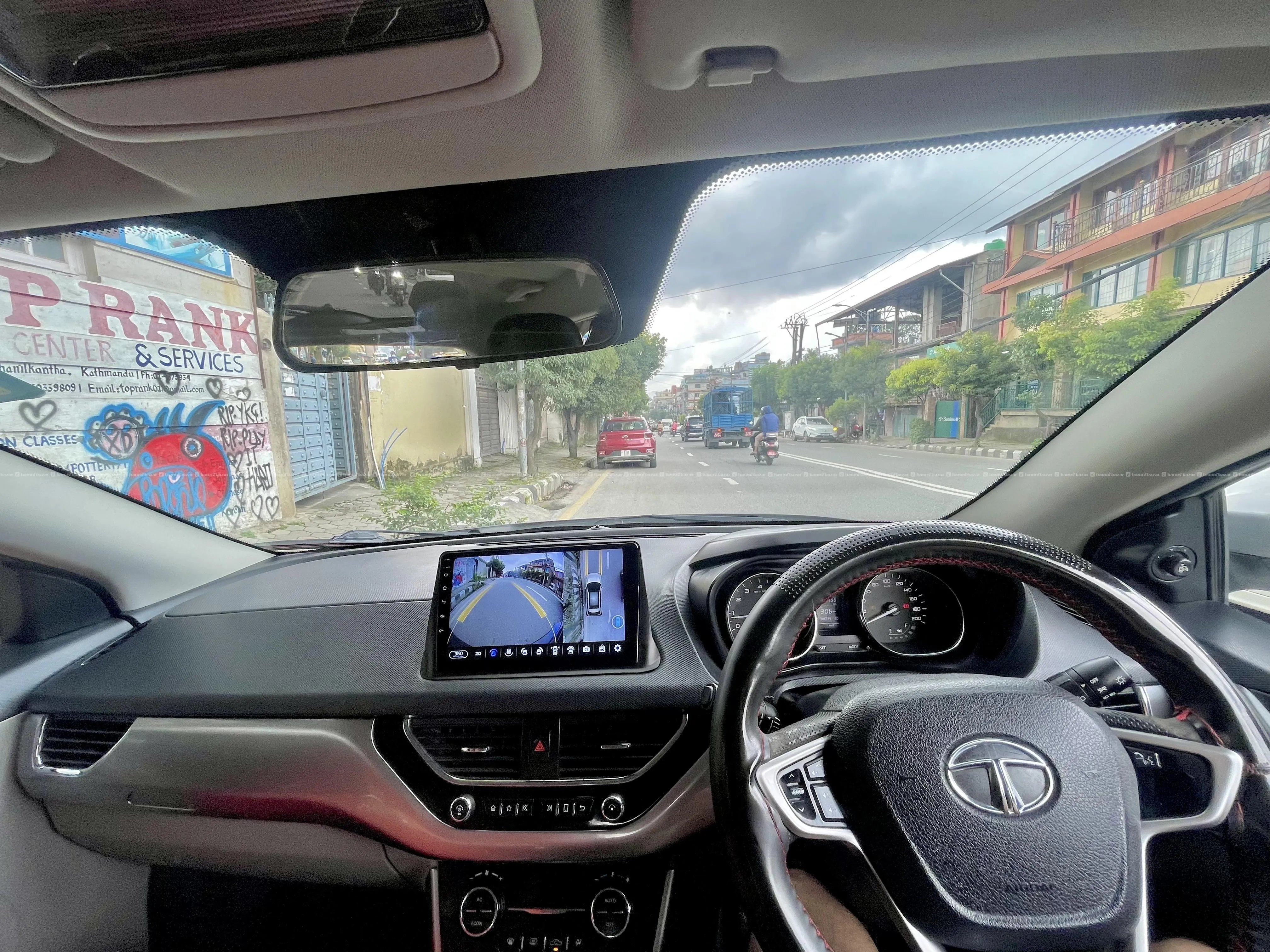 Tata Nexon XT Petrol 2018 @ 25,49,000/- 3