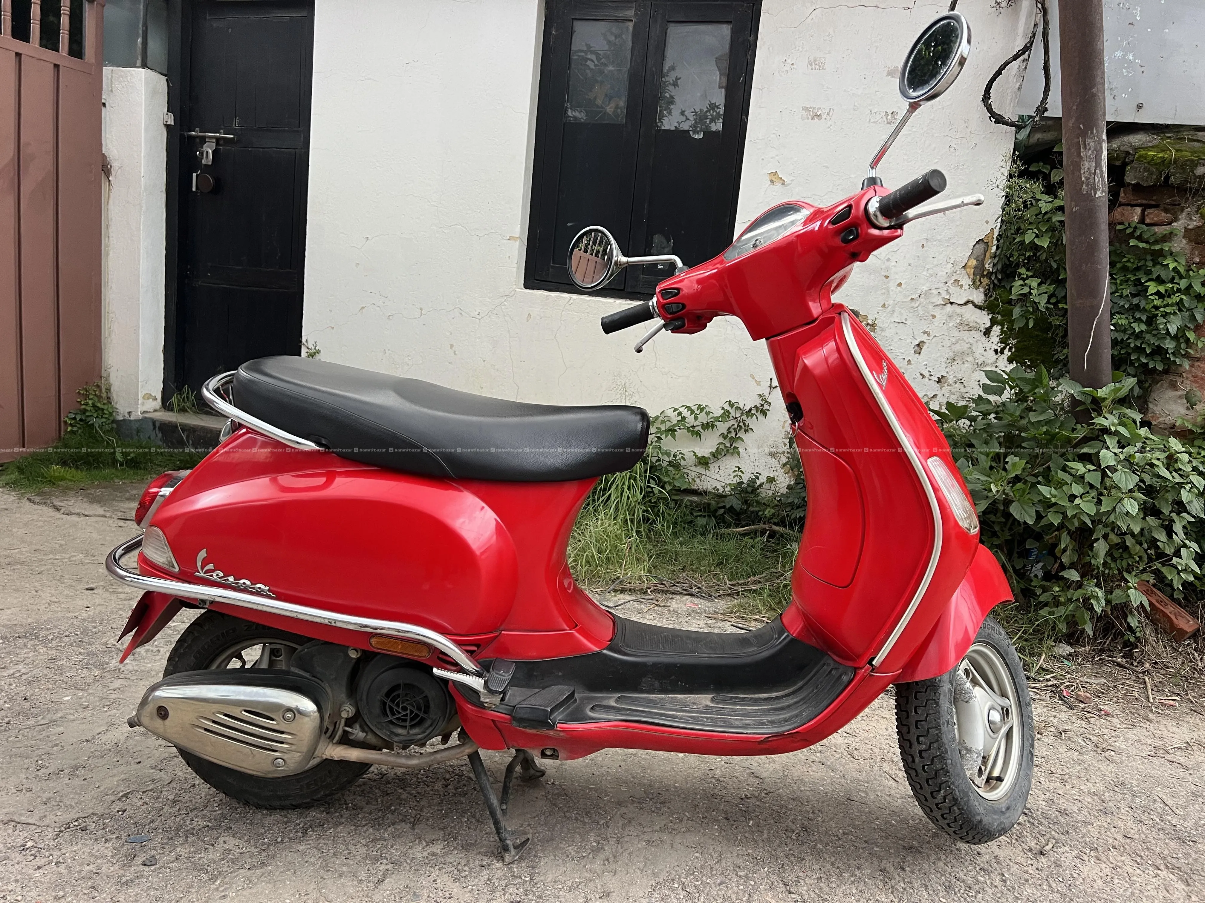 vespa scooter on sell 3