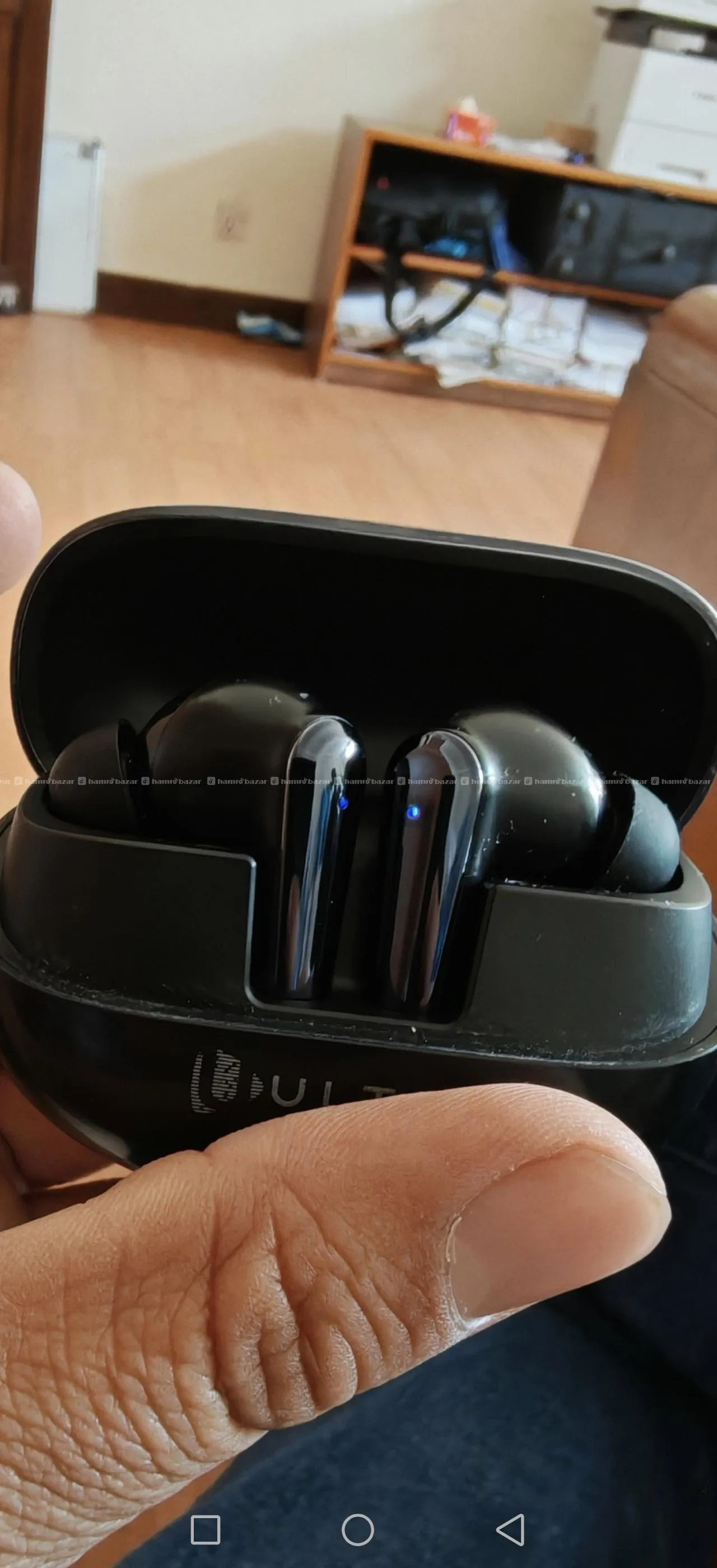 ultima prime 1 earbud 2