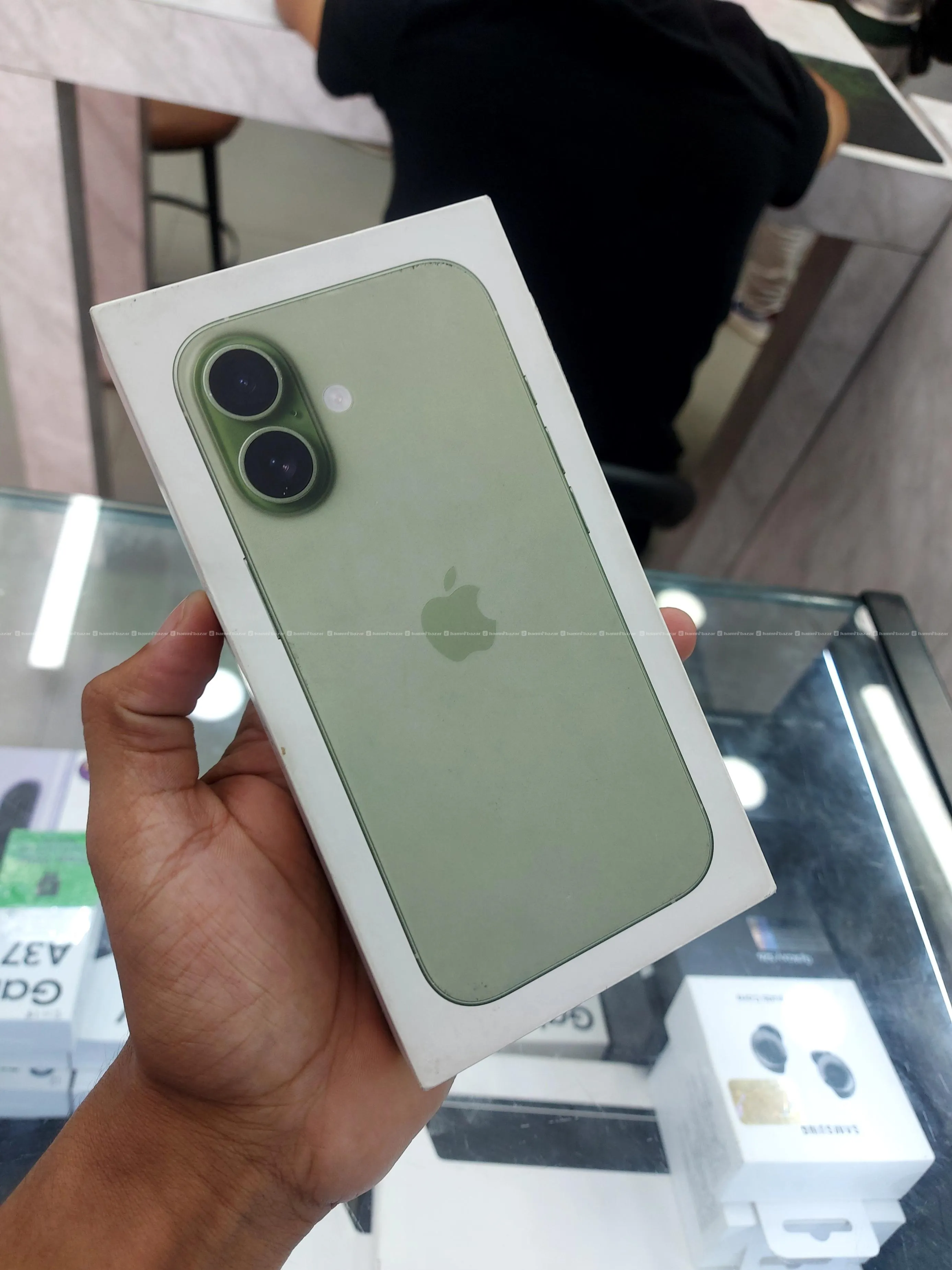 iPhone 17 (1 month used) 4