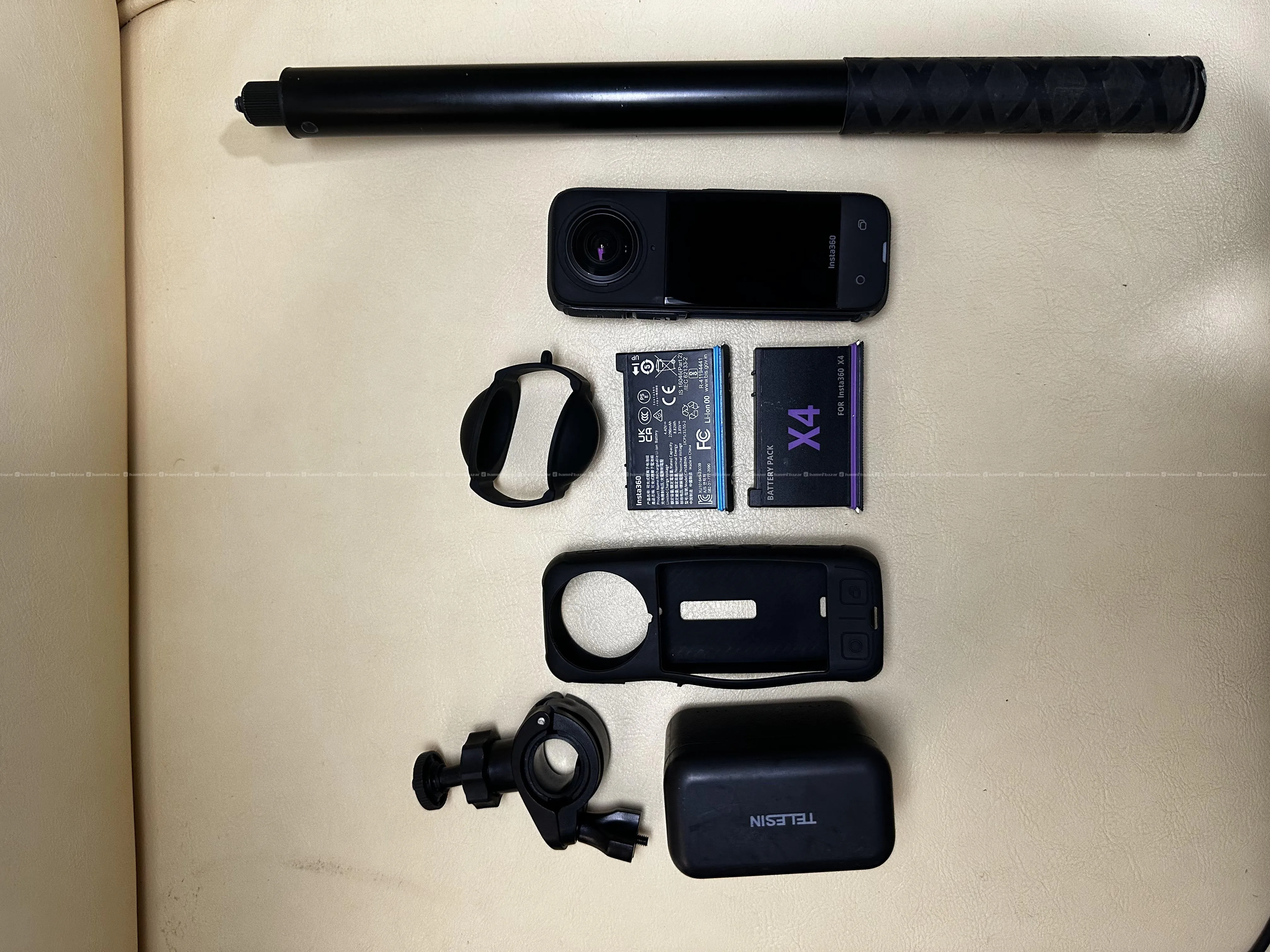 insta 360 x4 + 2 battery and charger 2