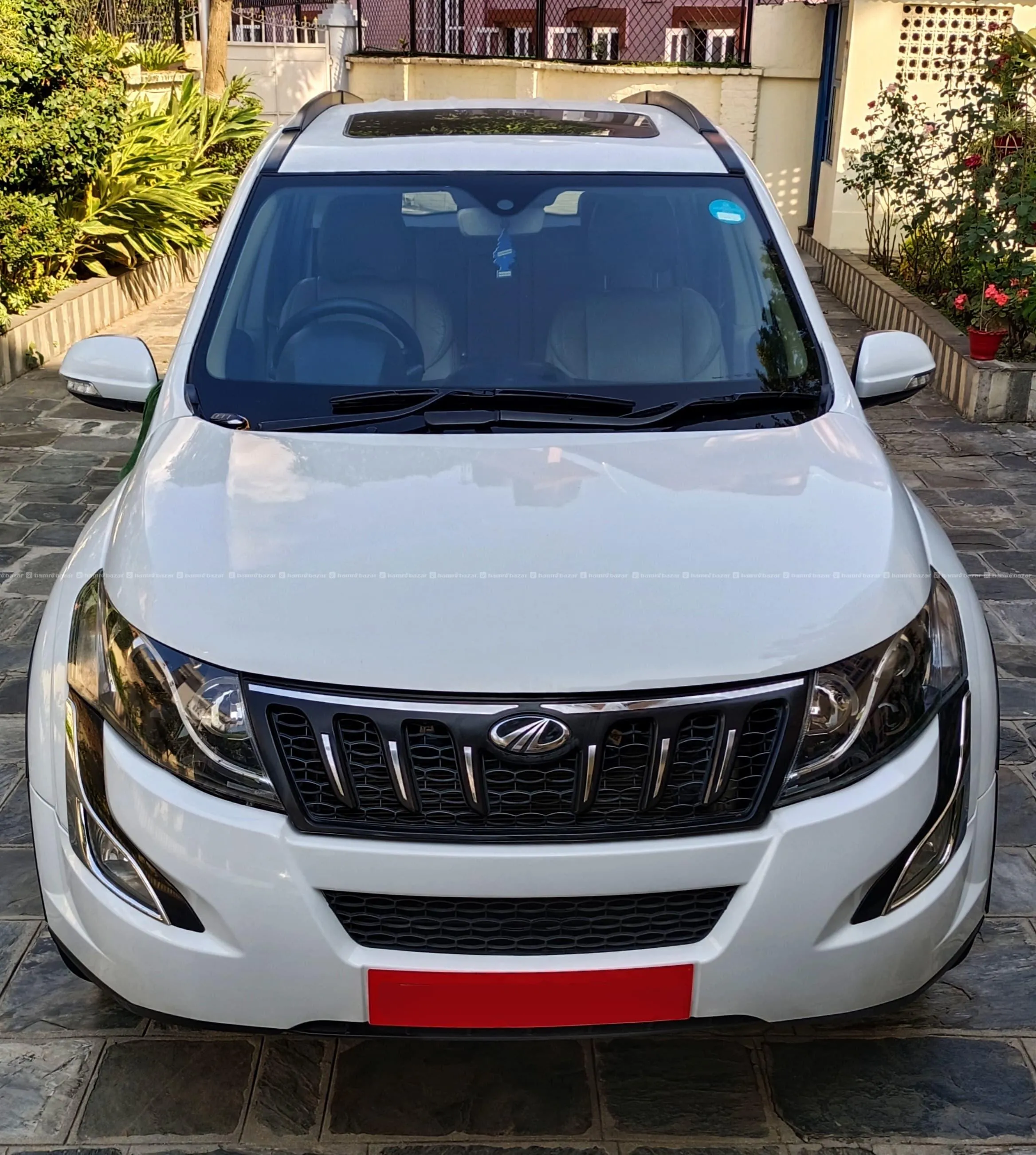 Mahindra XUV500 W10(2016) 3