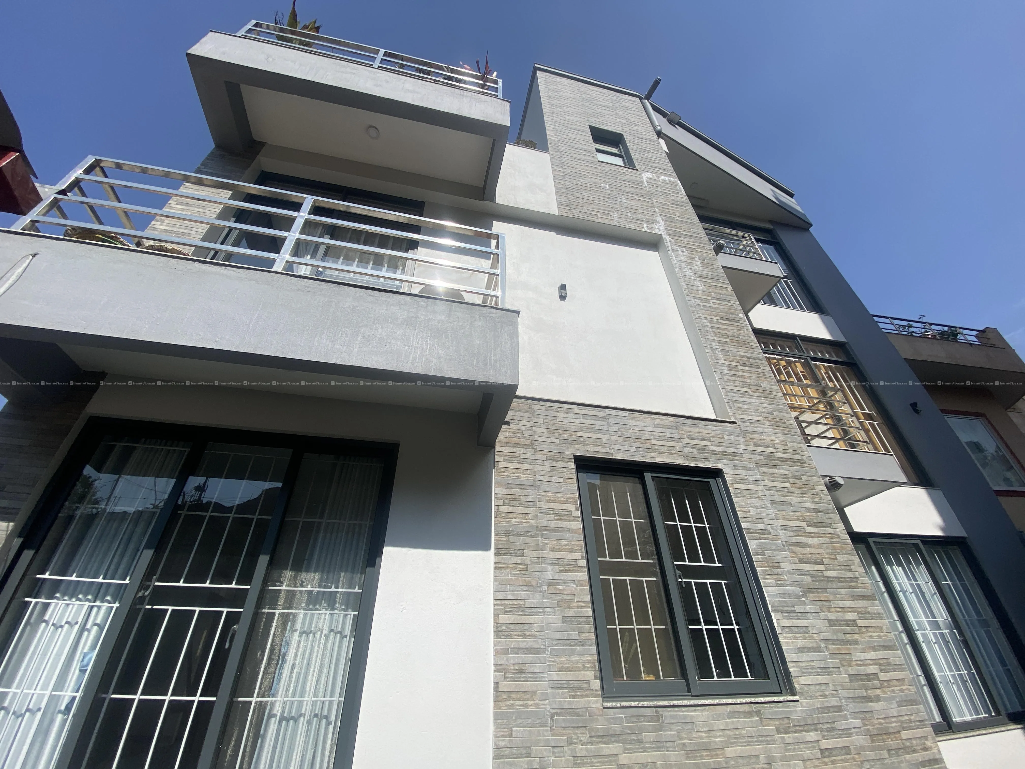 House for Sale at Nakhipot 8