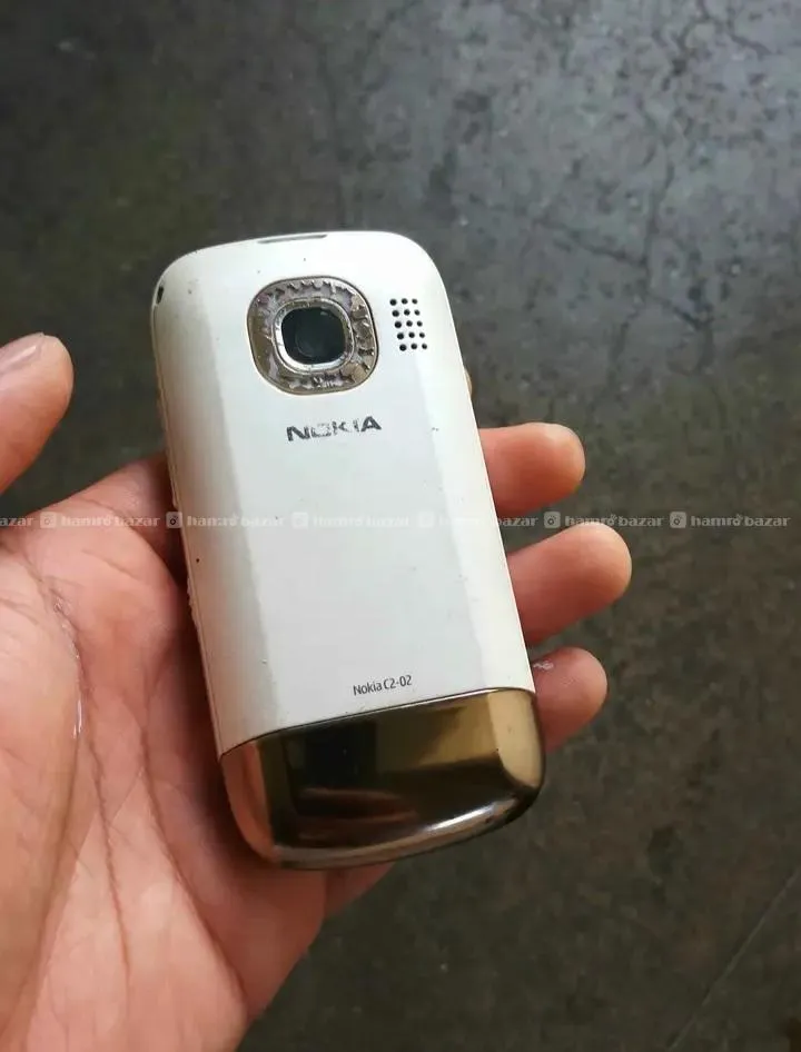 Nokia c2 02 slide 4