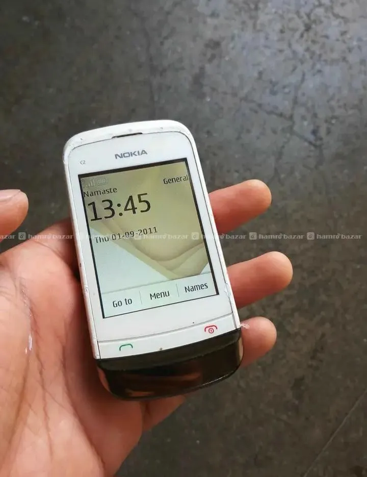 Nokia c2 02 slide 3