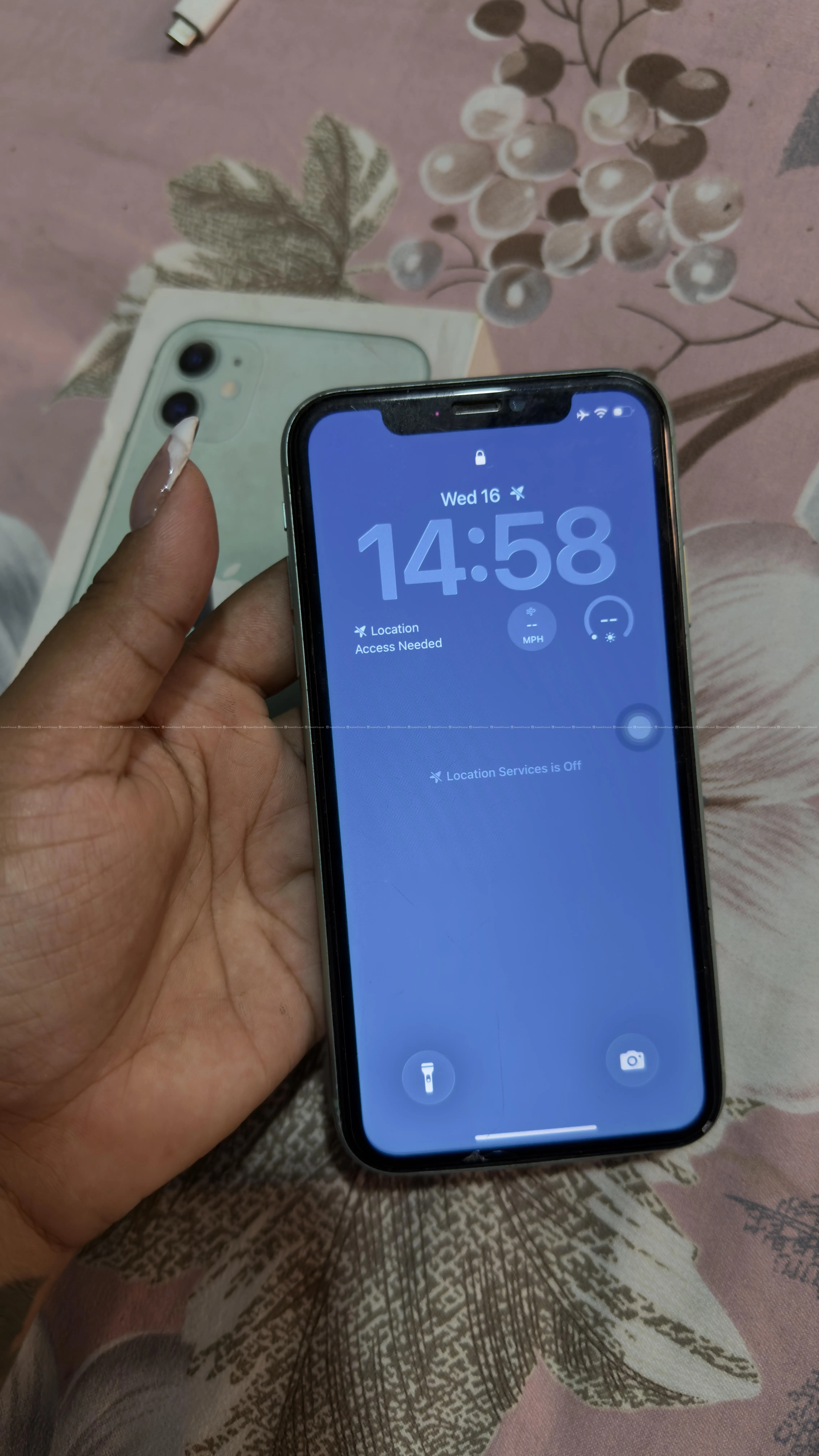 iPhone 11 4