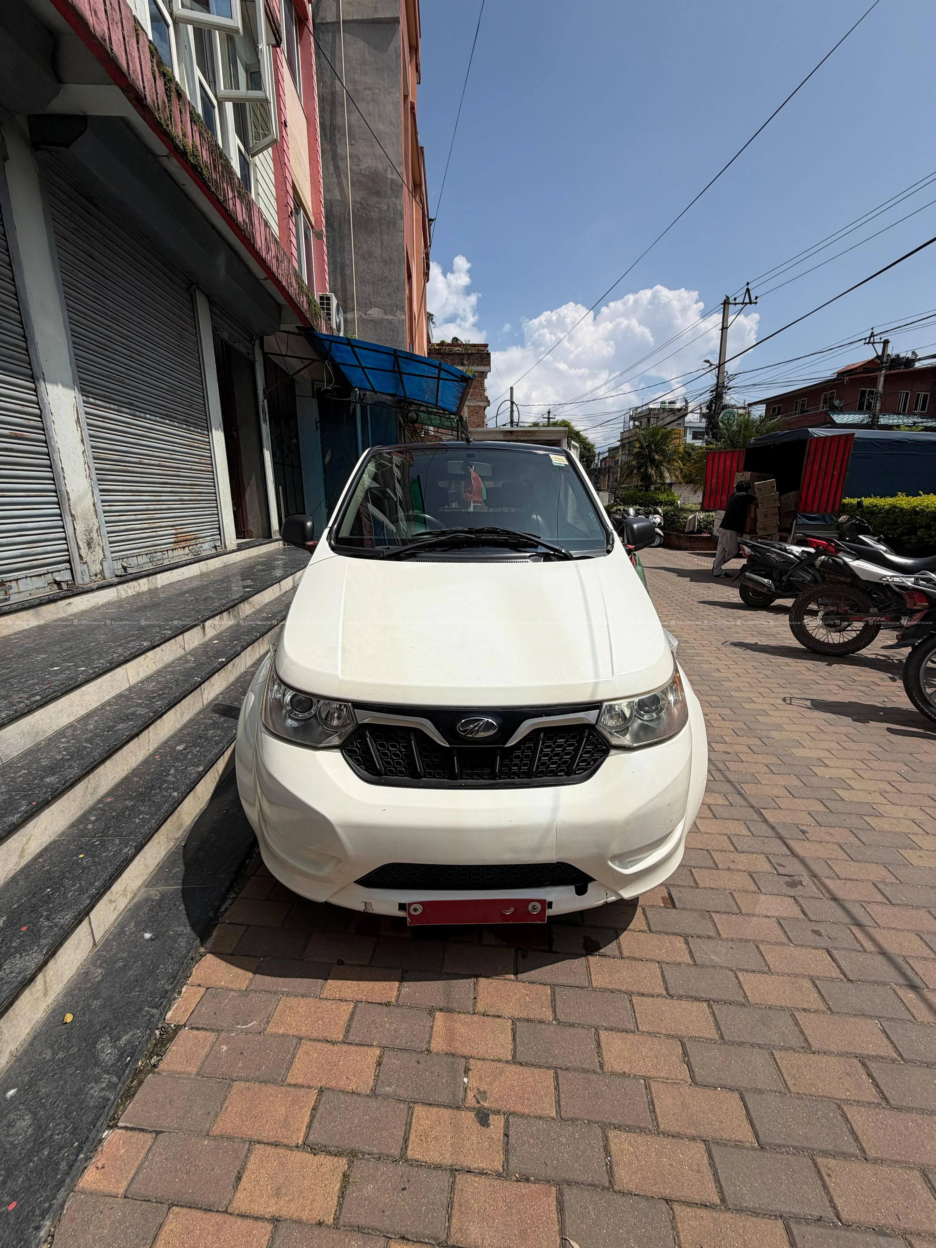 Mahindra e2o Plus P4 5