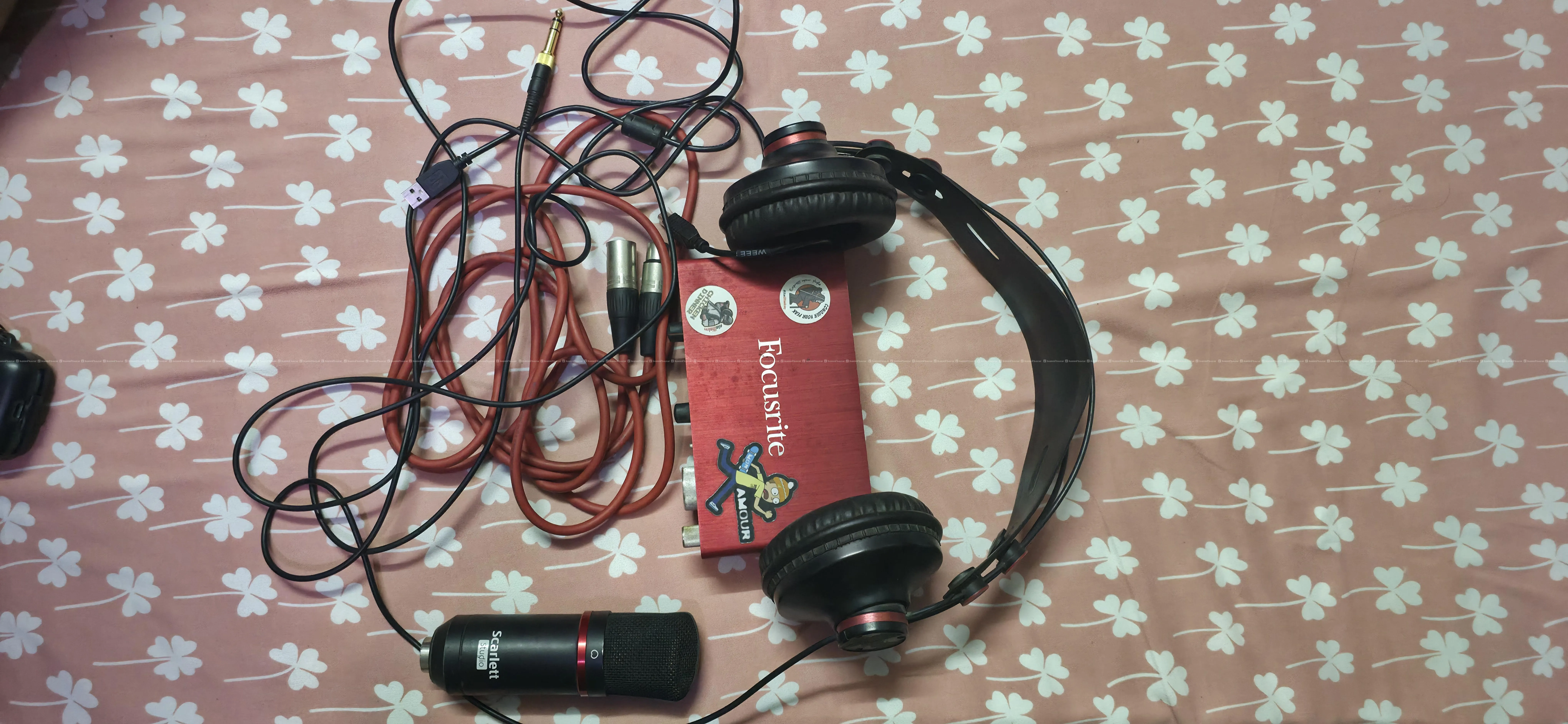 Focusrite Scarlett 2i2 Bundle USB Audio Interface 6