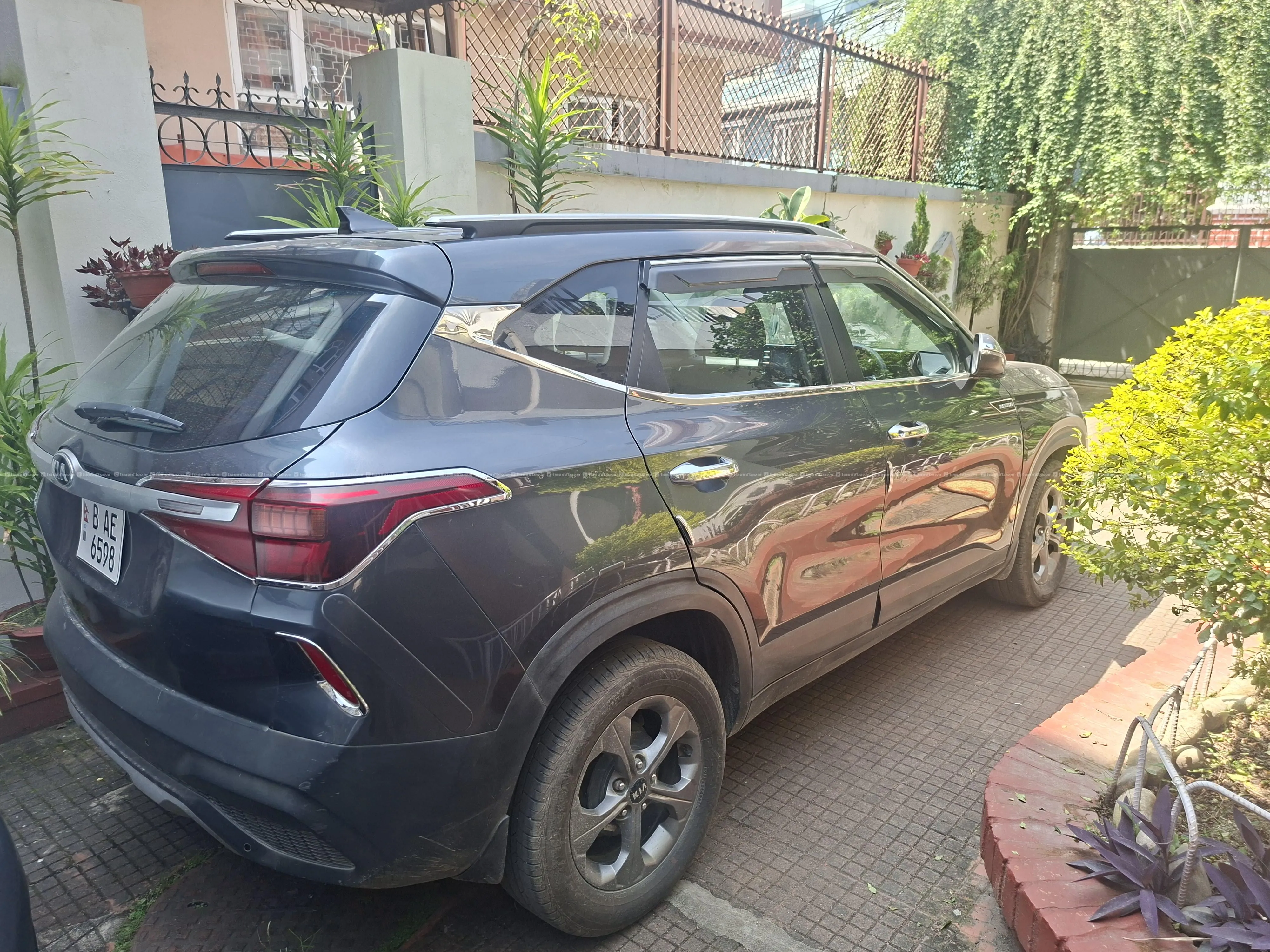 KIA SELTOS 4