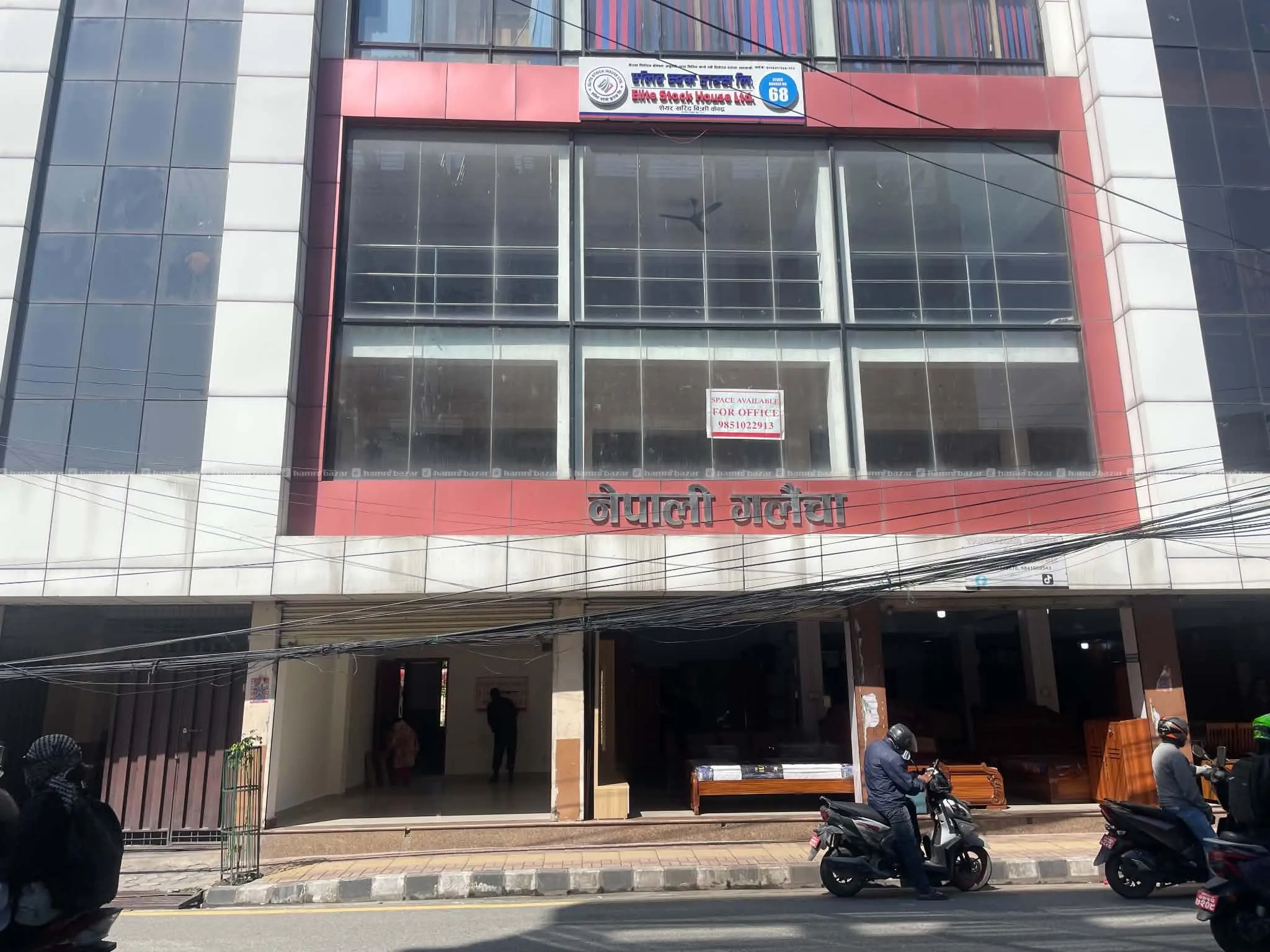 First Floor and 1 Shutter for Rent