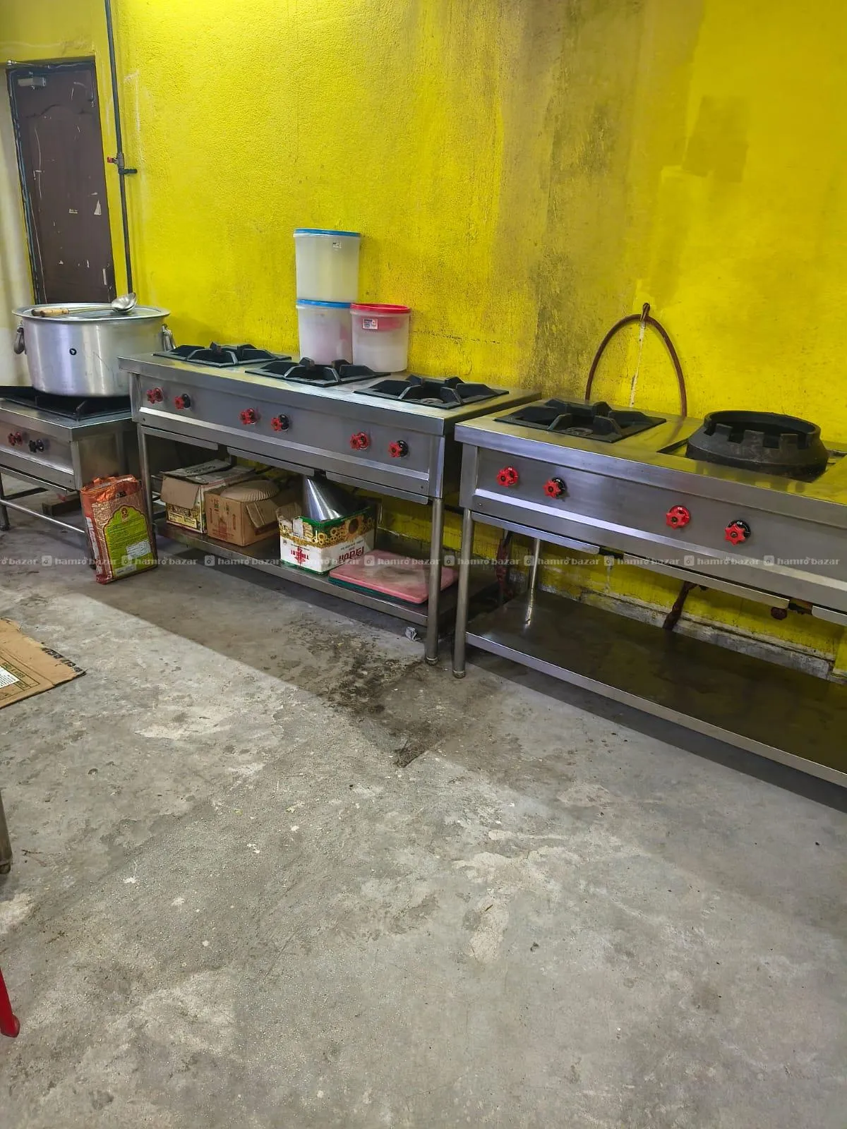 Commercial Cloud Kitchen Equipments with space
