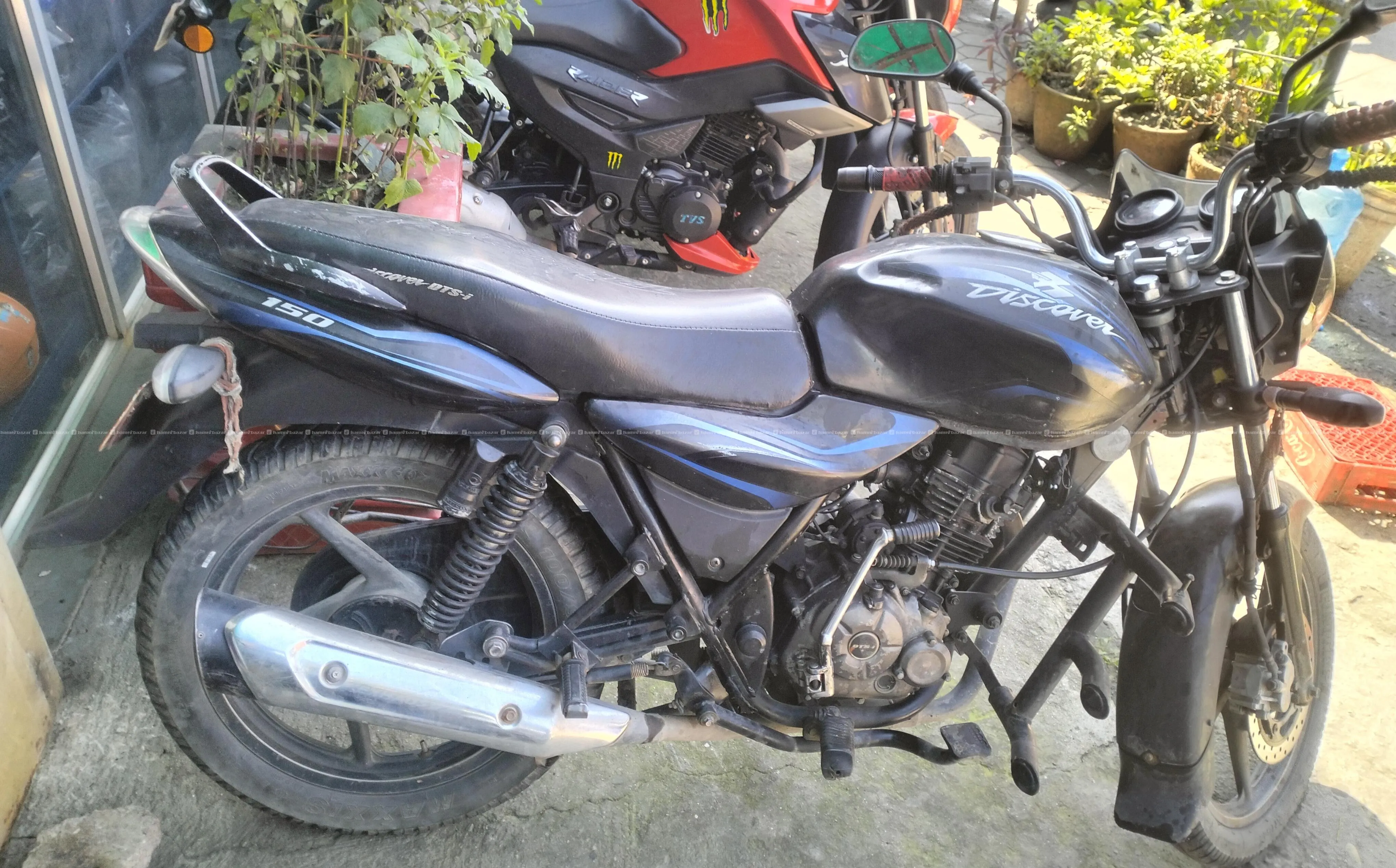 bajaj discover on sale 3