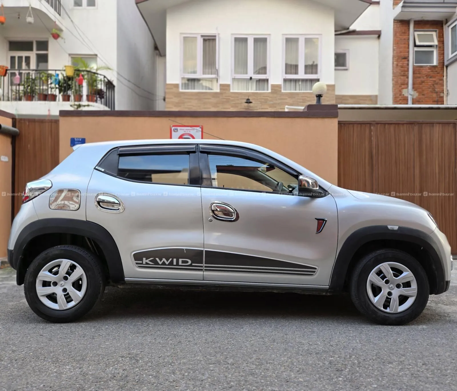 OLD MAN USED ONE HAND RENAULT KWID RXT'O 1.0 4