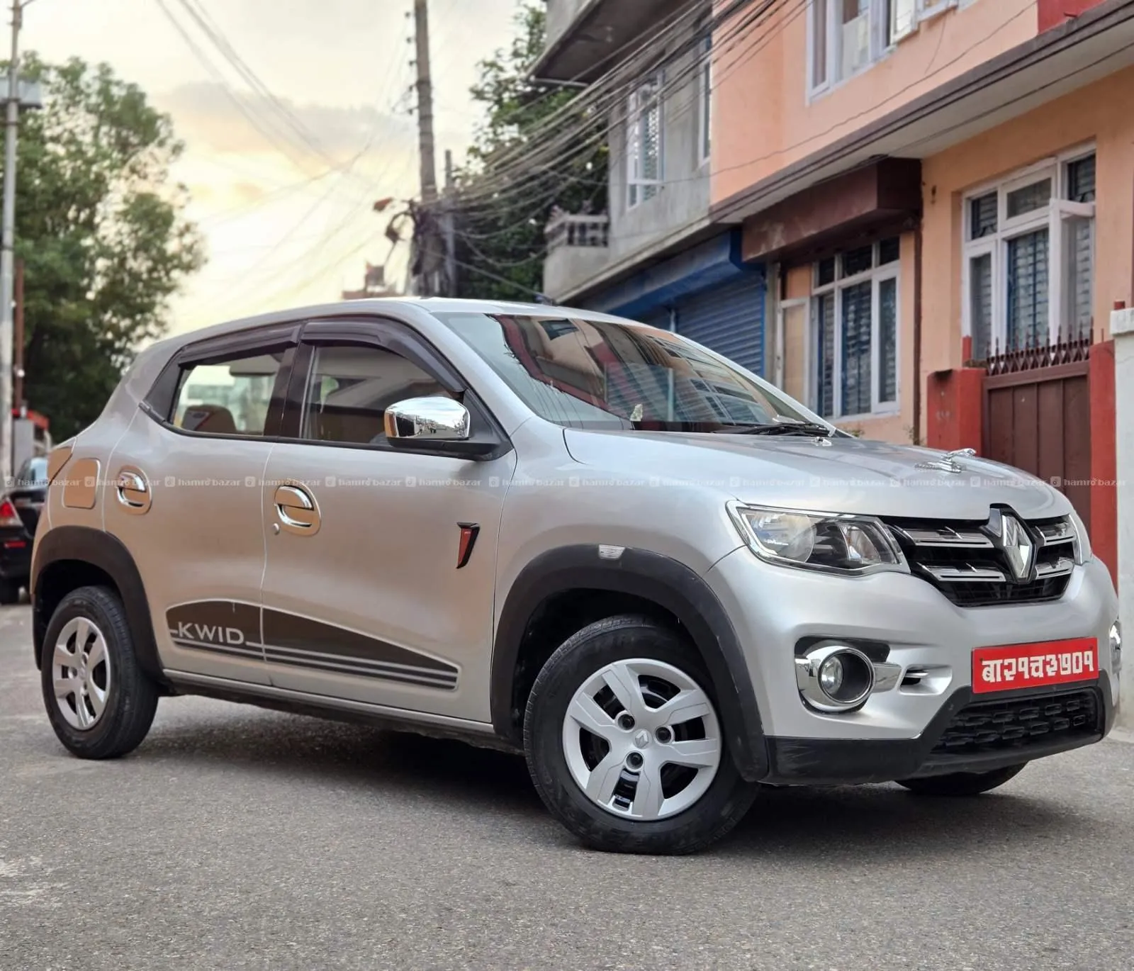 OLD MAN USED ONE HAND RENAULT KWID RXT'O 1.0 8