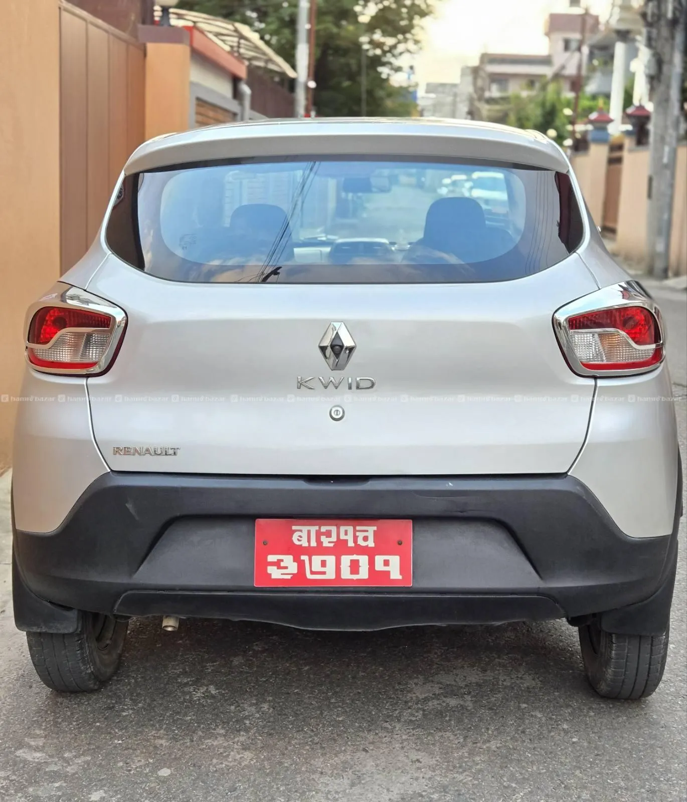 OLD MAN USED ONE HAND RENAULT KWID RXT'O 1.0 5