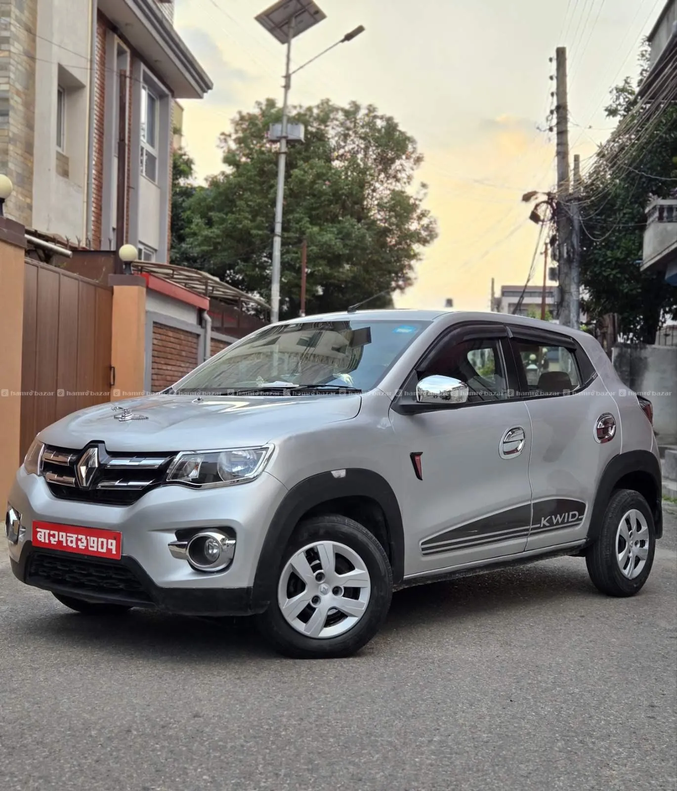 OLD MAN USED ONE HAND RENAULT KWID RXT'O 1.0 7
