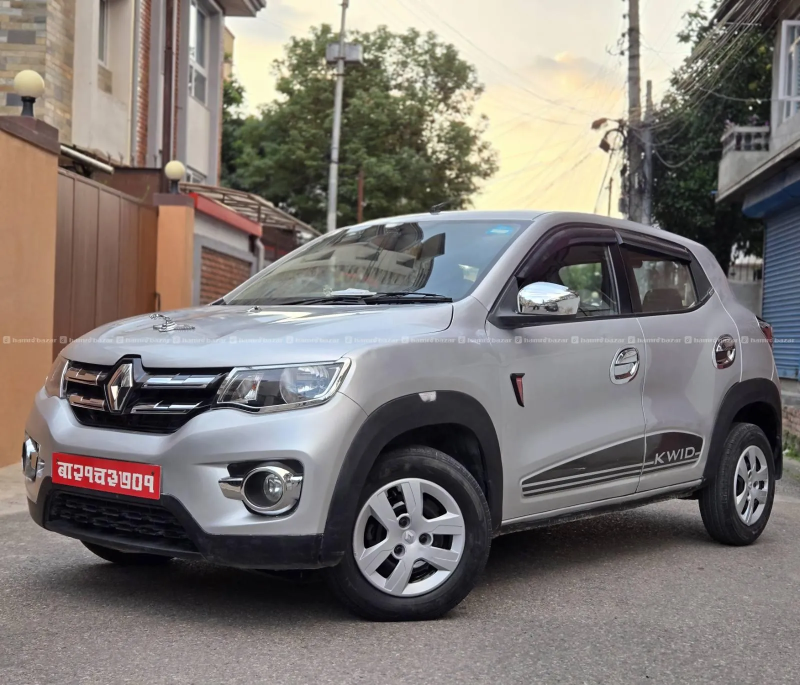 OLD MAN USED ONE HAND RENAULT KWID RXT'O 1.0