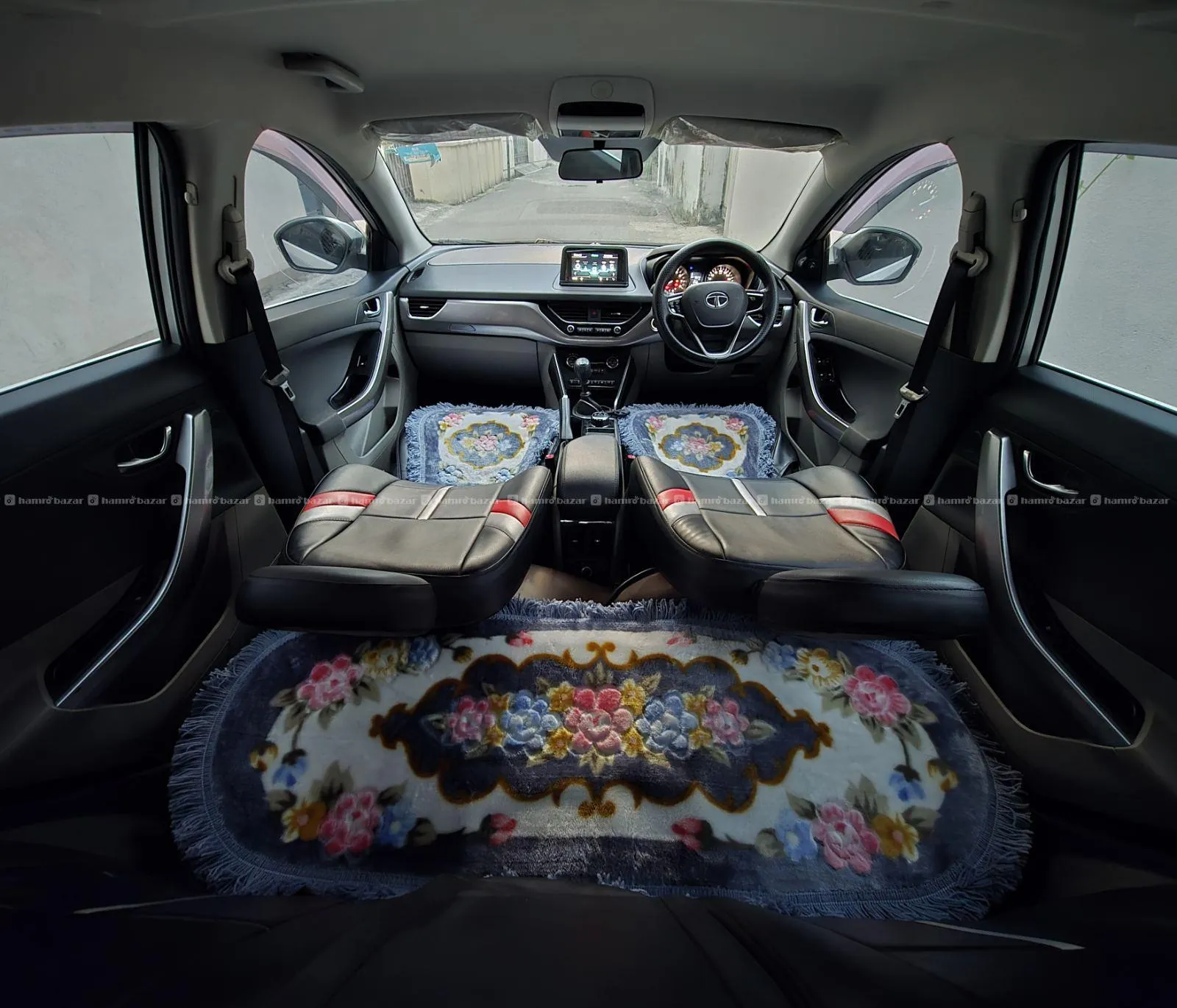 ONE HAND OLD MAN USE TATA NEXON XZ+ PETROL VARIANT