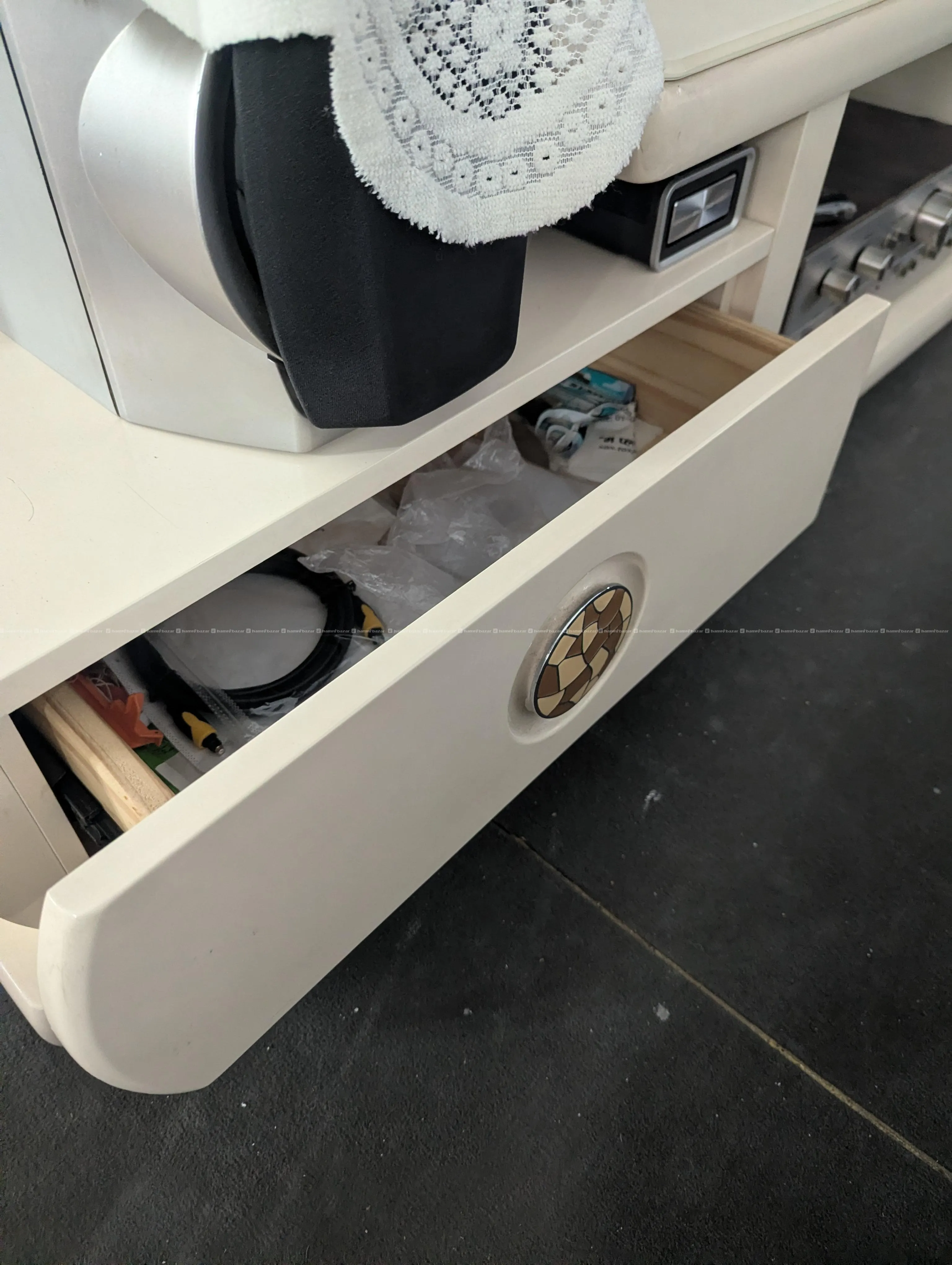 Premium Expandable TV Stand - Excellent Condition 7