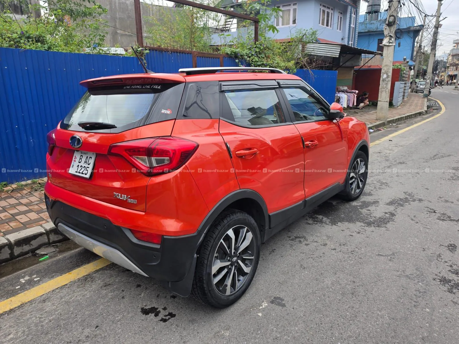 Mahindra XUV 300 W8 Optional