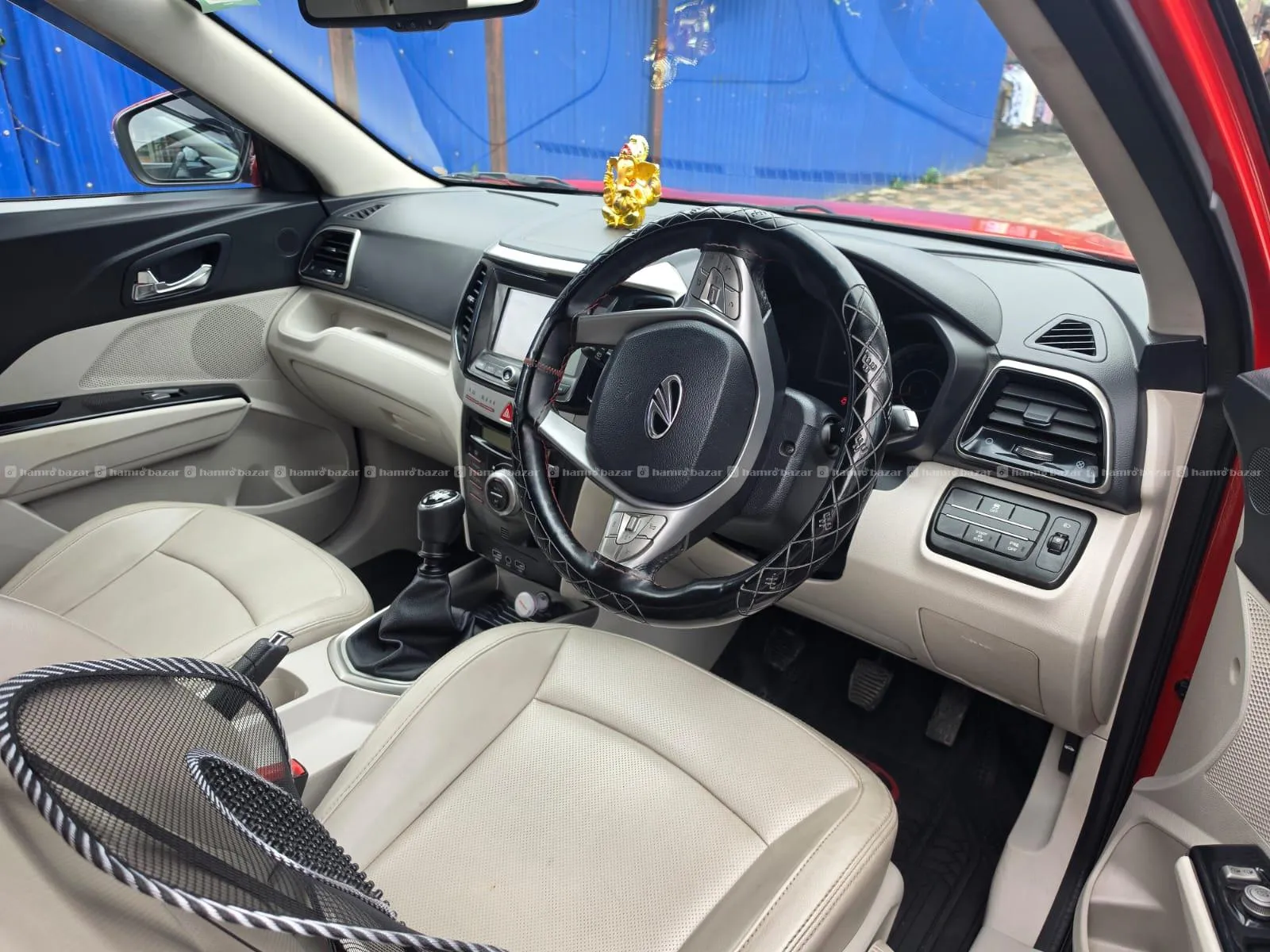 Mahindra XUV 300 W8 Optional 2