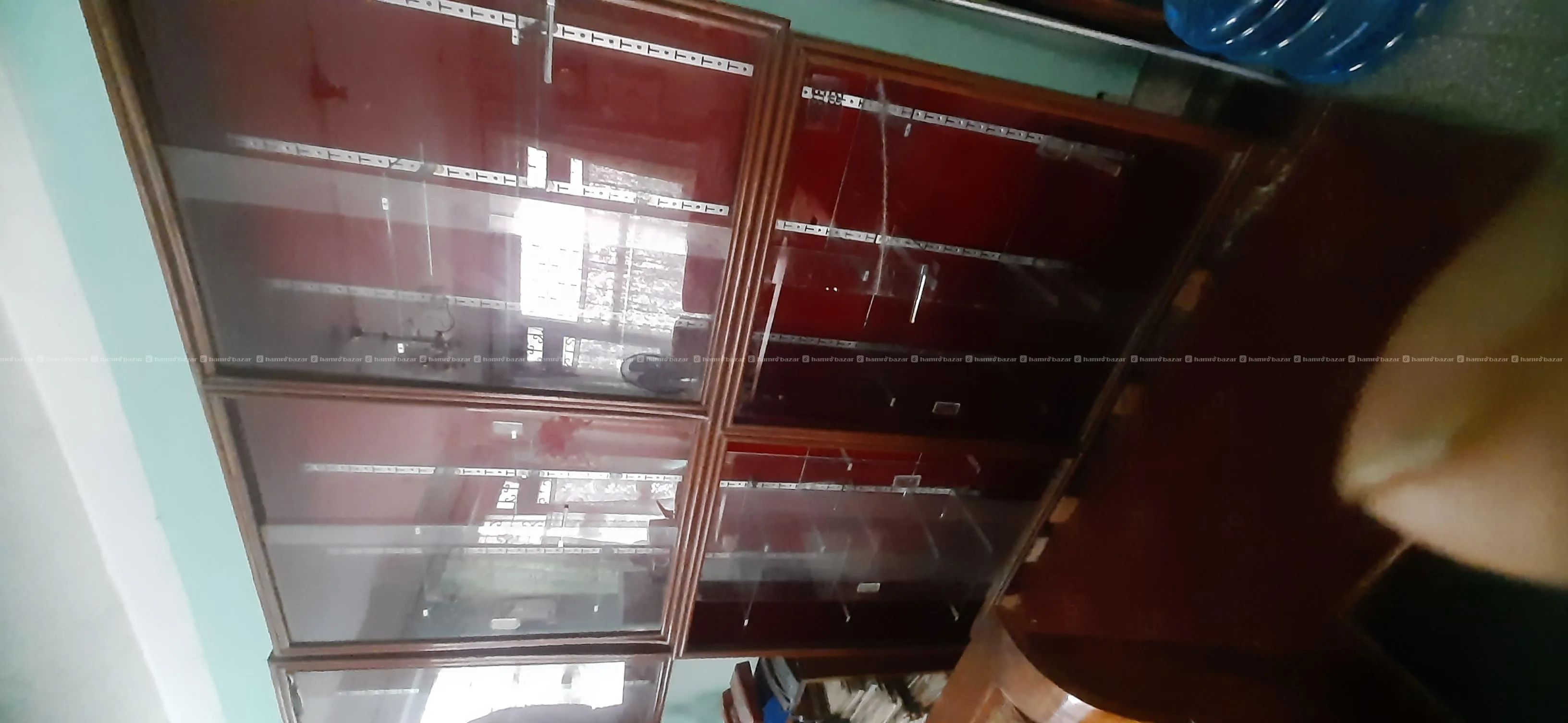 Showcase with glass panel in wooden almirah 2