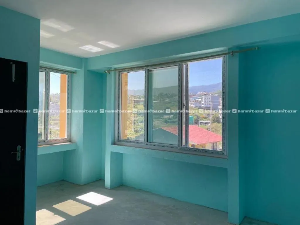 बिचको तल्लामा 1Bed, Hall with kitchen भएको Flat