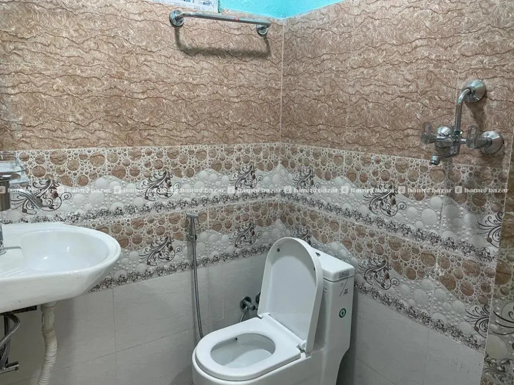 बिचको तल्लामा 1Bed, Hall with kitchen भएको Flat 5