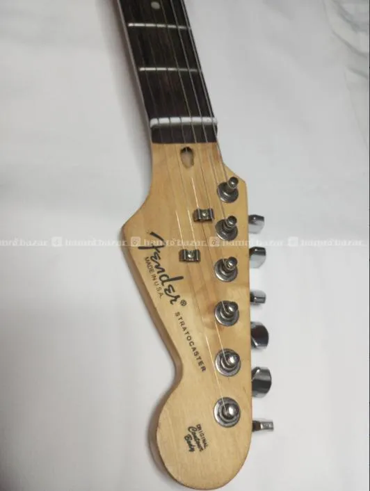 Electric guitar with its bag, amp and strap 3