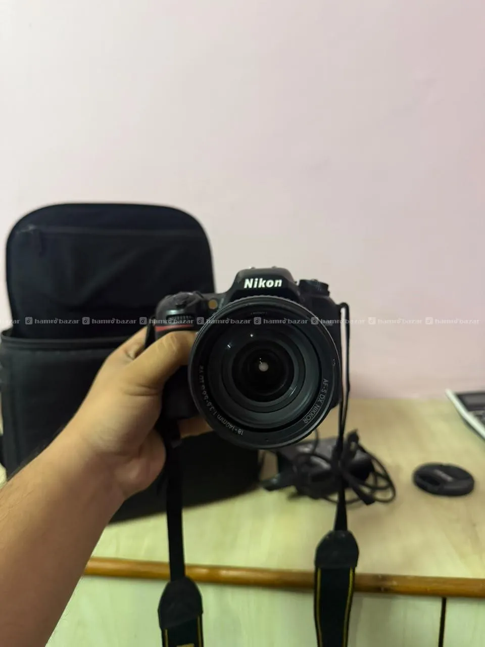 NIKON D7500 DSLR CAMERA WITH 18-140MM LENS AND BAG