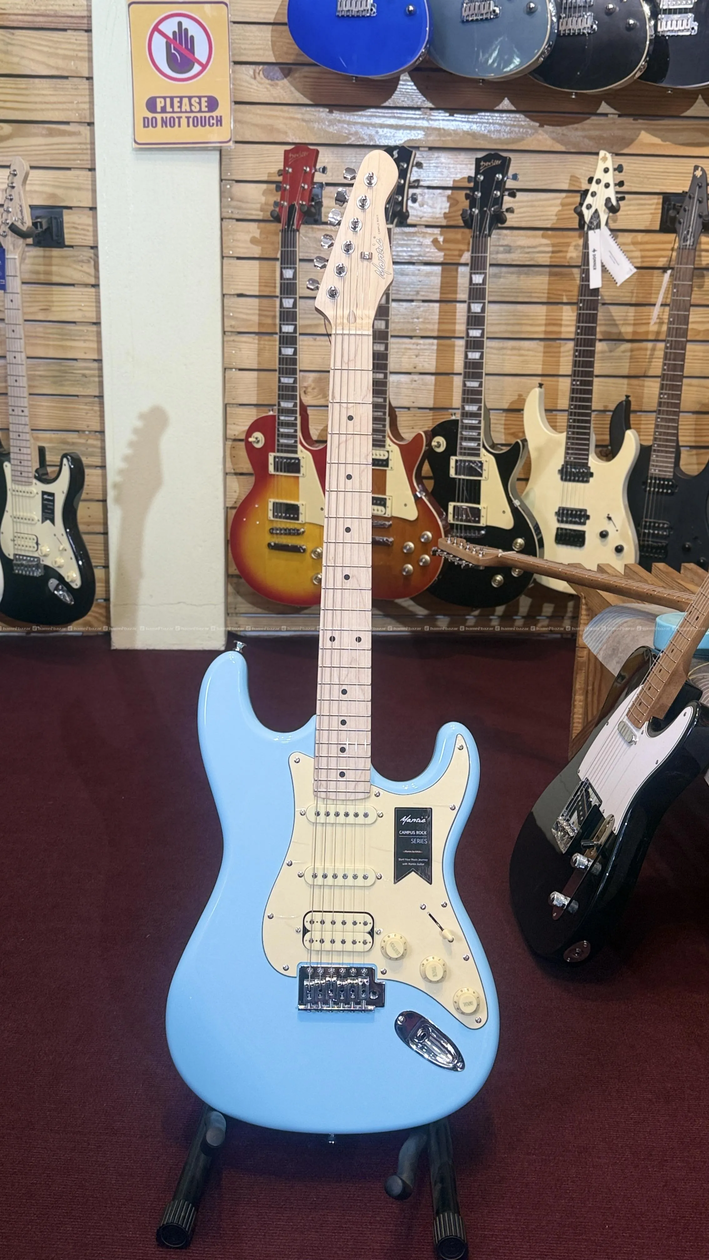 mantic mst 100 Electric Guitar with padded bag