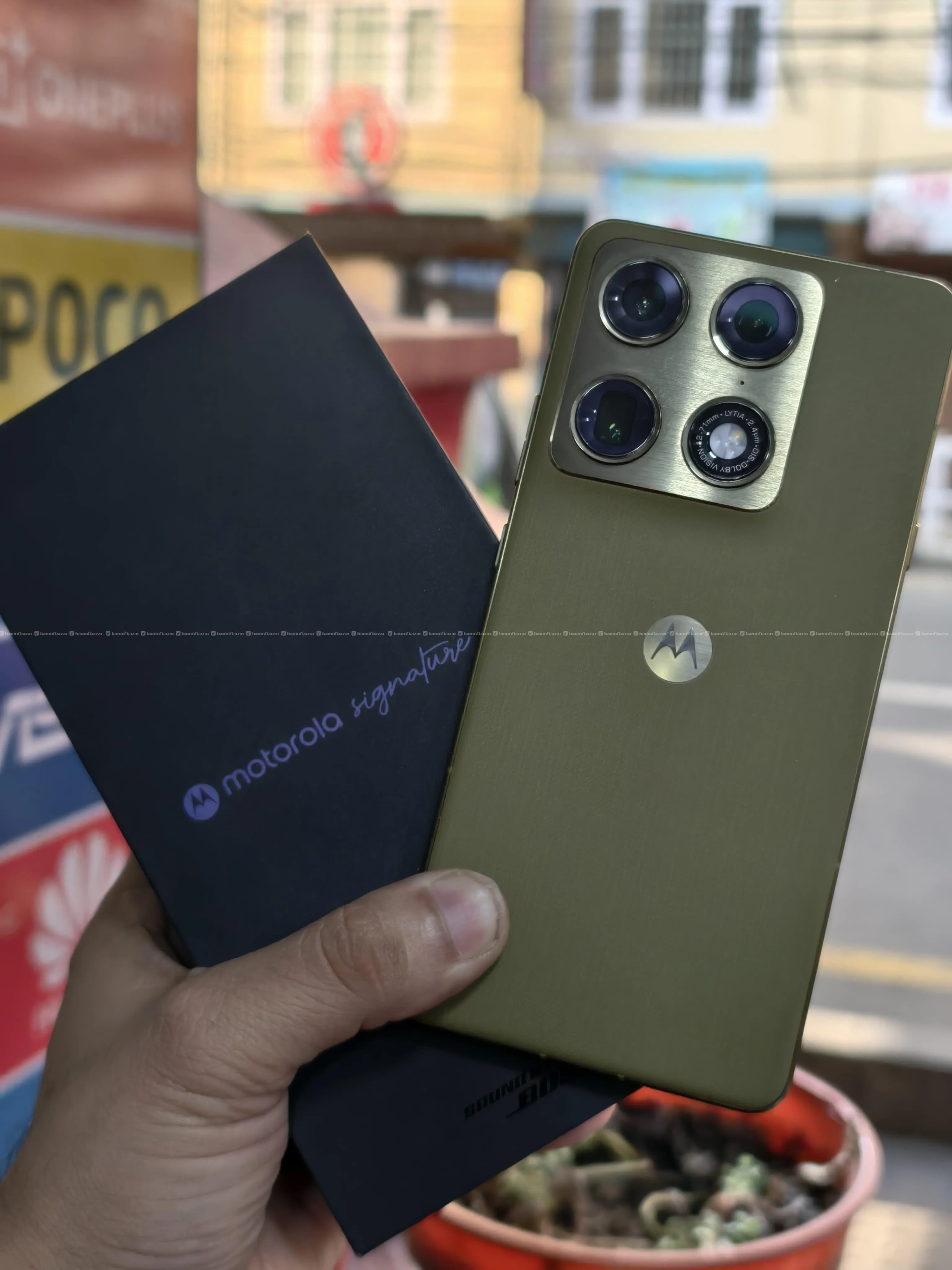 MOTOROLA SIGNATURE 12/256G USED WITH BOX ACCESS