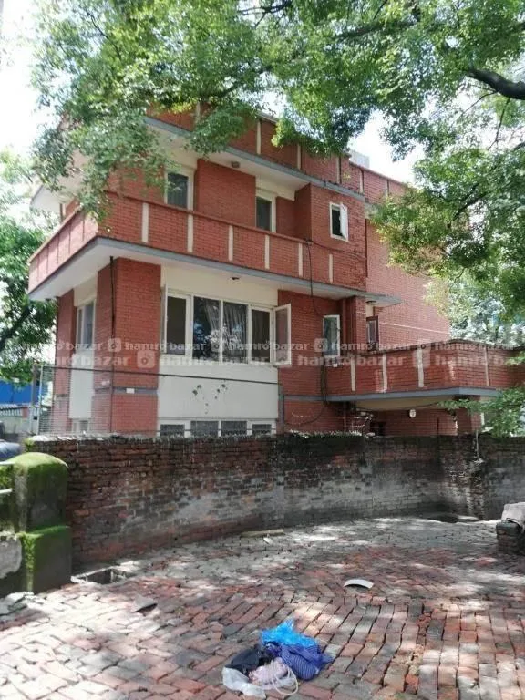 7-Room House with Servants Quarter for Rent